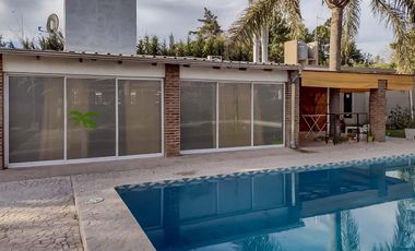 VENTA /PERMUTA - Casa Alpina, quincho y pileta - Garita 16, Funes.