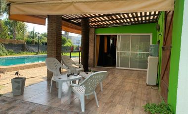 VENTA /PERMUTA - Casa Alpina, quincho y pileta - Garita 16, Funes.