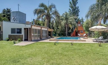 VENTA /PERMUTA - Casa Alpina, quincho y pileta - Garita 16, Funes.