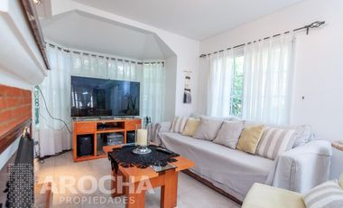 3 dormitorios con pileta y jardin alquiler anual.
