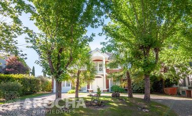 3 dormitorios con pileta y jardin alquiler anual.