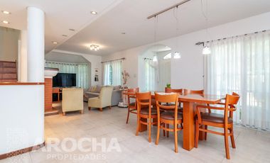 3 dormitorios con pileta y jardin alquiler anual.