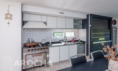 3 dormitorios con pileta y jardin alquiler anual.