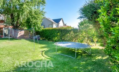 3 dormitorios con pileta y jardin alquiler anual.