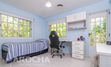 3 dormitorios con pileta y jardin alquiler anual.