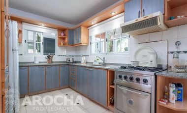 3 dormitorios con pileta y jardin alquiler anual.