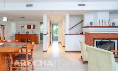 3 dormitorios con pileta y jardin alquiler anual.