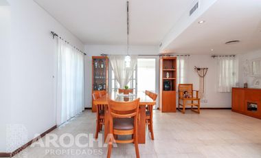 3 dormitorios con pileta y jardin alquiler anual.