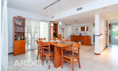 3 dormitorios con pileta y jardin alquiler anual.