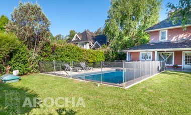 3 dormitorios con pileta y jardin alquiler anual.