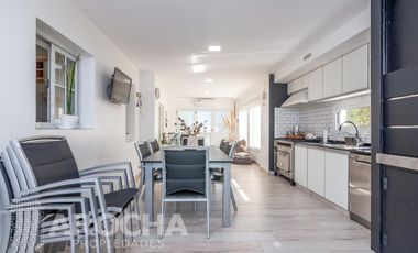 3 dormitorios con pileta y jardin alquiler anual.