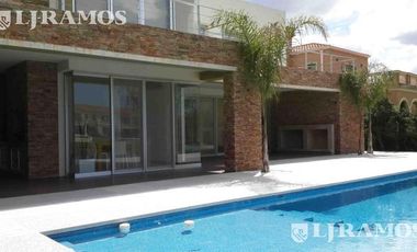 Casa a la laguna con 4 dormitorios  en alquiler en Santa Barbara