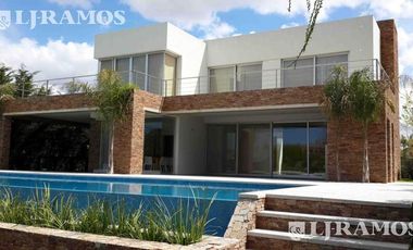 Casa a la laguna con 4 dormitorios  en alquiler en Santa Barbara