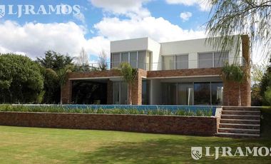 Casa a la laguna con 4 dormitorios  en alquiler en Santa Barbara