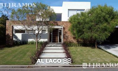 Casa a la laguna con 4 dormitorios  en alquiler en Santa Barbara
