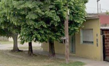 Se Vende Casa???? con local- Ubicado ???? Calle Pres. Eduardo Lonardi esquina calle 18. Barrio San Eduardo-Florencio Varela.