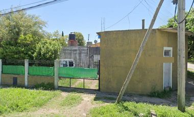 Se Vende Casa???? con local- Ubicado ???? Calle Pres. Eduardo Lonardi esquina calle 18. Barrio San Eduardo-Florencio Varela.