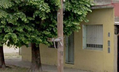 Se Vende Casa???? con local- Ubicado ???? Calle Pres. Eduardo Lonardi esquina calle 18. Barrio San Eduardo-Florencio Varela.
