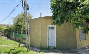 Se Vende Casa???? con local- Ubicado ???? Calle Pres. Eduardo Lonardi esquina calle 18. Barrio San Eduardo-Florencio Varela.