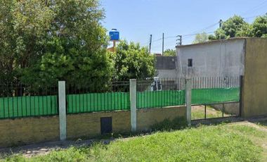 Se Vende Casa???? con local- Ubicado ???? Calle Pres. Eduardo Lonardi esquina calle 18. Barrio San Eduardo-Florencio Varela.