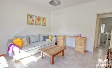 PH en alquiler en Martínez 3 ambientes con patio, cinco cuadras de Av Santa Fe y cerca de la plaza.