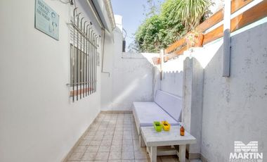 PH en alquiler en Martínez 3 ambientes con patio, cinco cuadras de Av Santa Fe y cerca de la plaza.