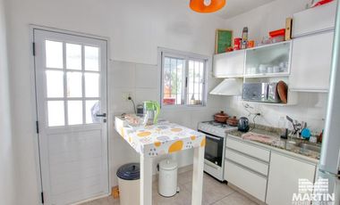 PH en alquiler en Martínez 3 ambientes con patio, cinco cuadras de Av Santa Fe y cerca de la plaza.