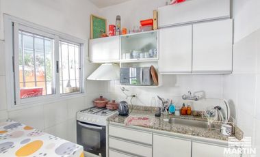 PH en alquiler en Martínez 3 ambientes con patio, cinco cuadras de Av Santa Fe y cerca de la plaza.