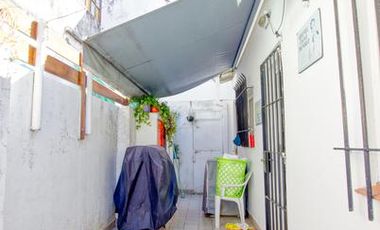 PH en alquiler en Martínez 3 ambientes con patio, cinco cuadras de Av Santa Fe y cerca de la plaza.