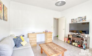 PH en alquiler en Martínez 3 ambientes con patio, cinco cuadras de Av Santa Fe y cerca de la plaza.