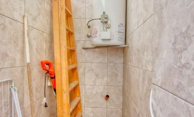 PH en alquiler en Martínez 3 ambientes con patio, cinco cuadras de Av Santa Fe y cerca de la plaza.