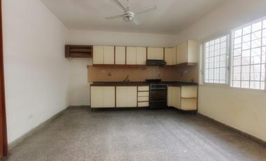 Venta Casa 2 dormitorios con patio - España y Hospitales