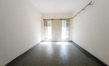 Venta Casa 2 dormitorios con patio - España y Hospitales