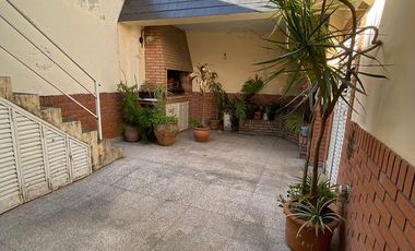 Venta Casa 2 dormitorios con patio - España y Hospitales