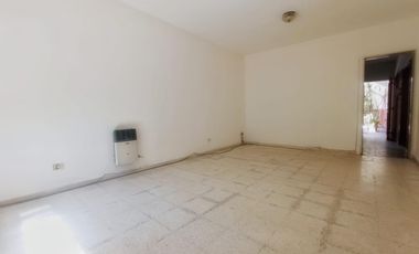 Venta Casa 2 dormitorios con patio - España y Hospitales