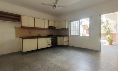 Venta Casa 2 dormitorios con patio - España y Hospitales