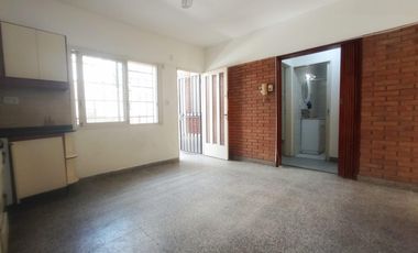 Venta Casa 2 dormitorios con patio - España y Hospitales