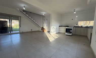 VENTA CASA 3 DORMITORIOS EN ROLDAN