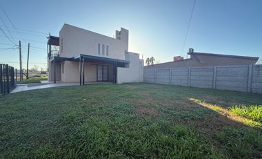 VENTA CASA 3 DORMITORIOS EN ROLDAN