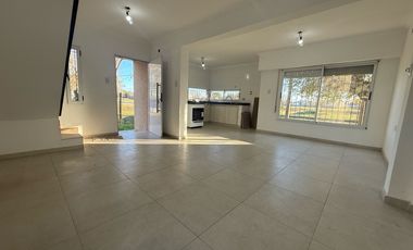 VENTA CASA 3 DORMITORIOS EN ROLDAN