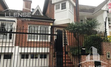 Casa/Duplex 4 ambientes con piscina en venta - Quilmes Residencial-Permuta departamento menor valor