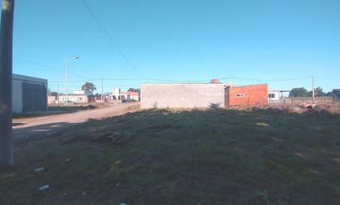 Venta lote de terreno esquina en barrio abierto El Ceibo. Alvarez