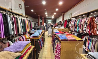 Local con excelente vidiera sobre av mapu al 100 en vicente lopez