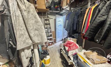 Local con excelente vidiera sobre av mapu al 100 en vicente lopez