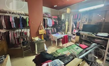 Local con excelente vidiera sobre av mapu al 100 en vicente lopez