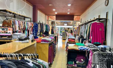 Local con excelente vidiera sobre av mapu al 100 en vicente lopez