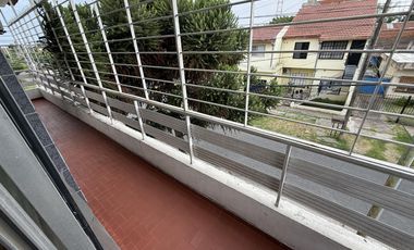 Departamento tipo casa de 3 ambientes con patio y quincho  - Wilde