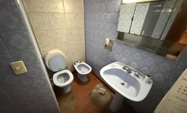 Departamento tipo casa de 3 ambientes con patio y quincho  - Wilde