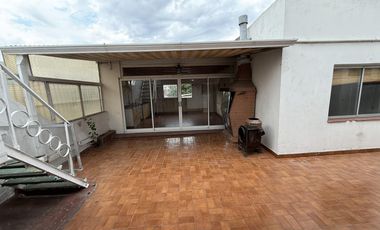 Departamento tipo casa de 3 ambientes con patio y quincho  - Wilde