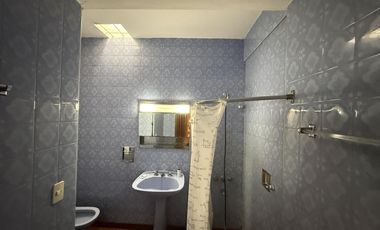 Departamento tipo casa de 3 ambientes con patio y quincho  - Wilde